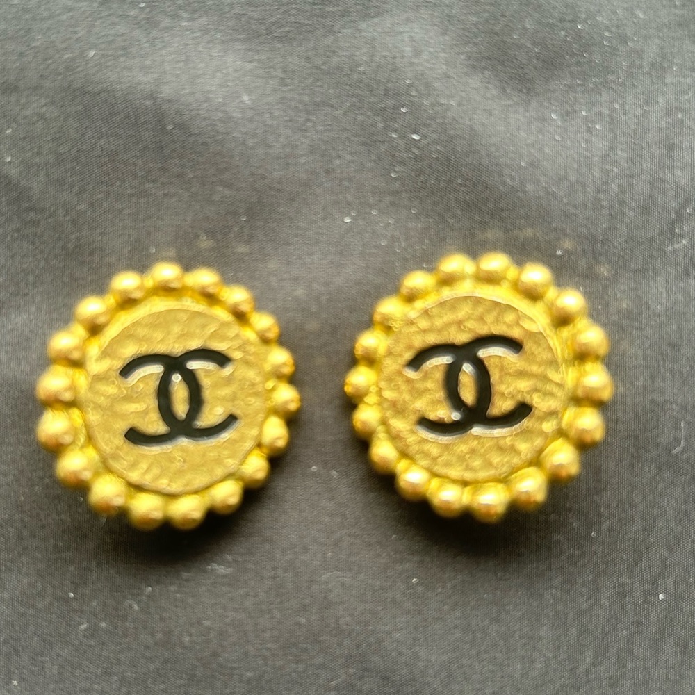 SOLD Chanel vintage CC clip on earrings